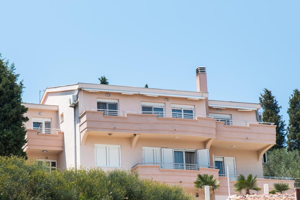 Apartments Villa Egzon อุลซิน ภายนอก รูปภาพ
