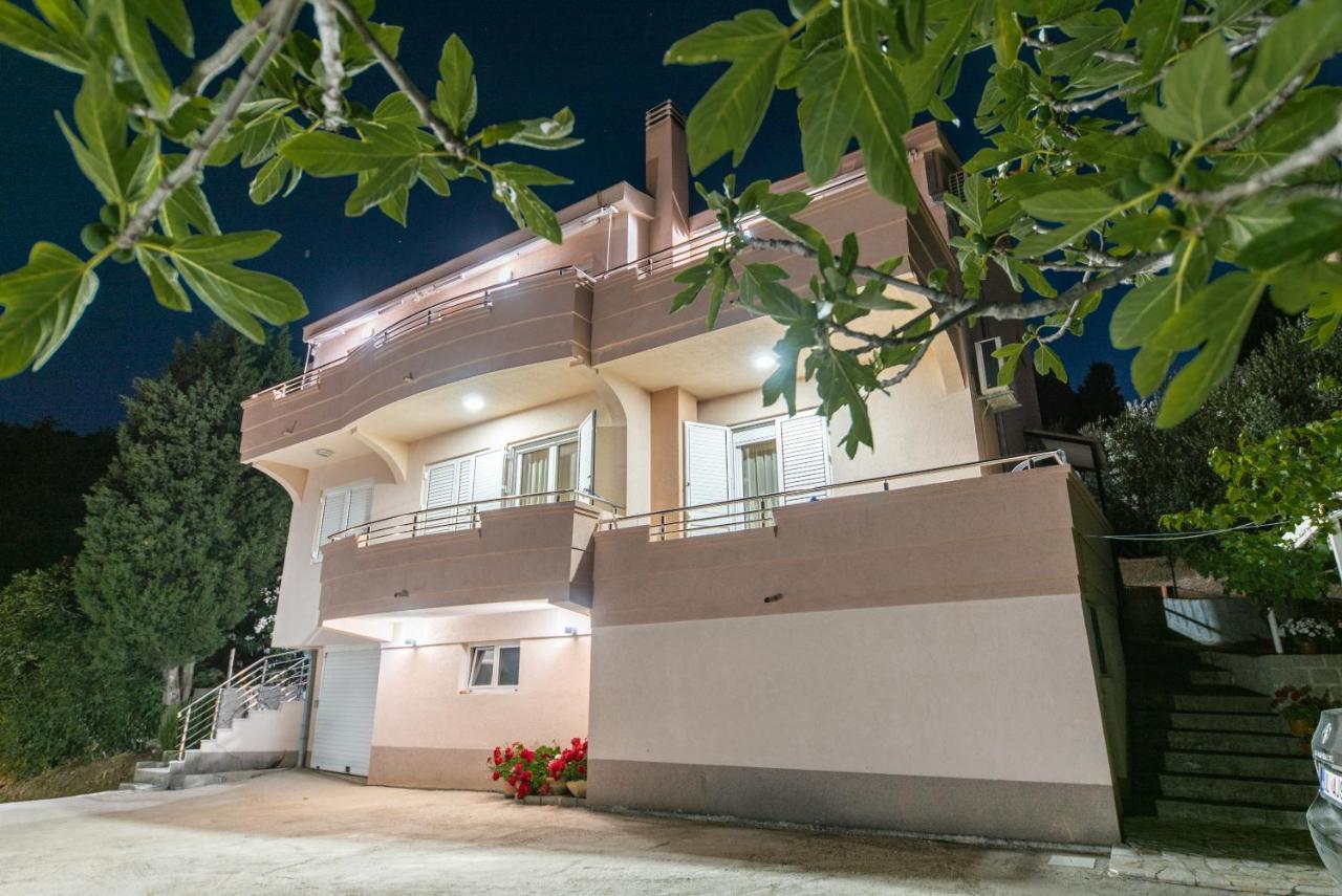 Apartments Villa Egzon อุลซิน ภายนอก รูปภาพ