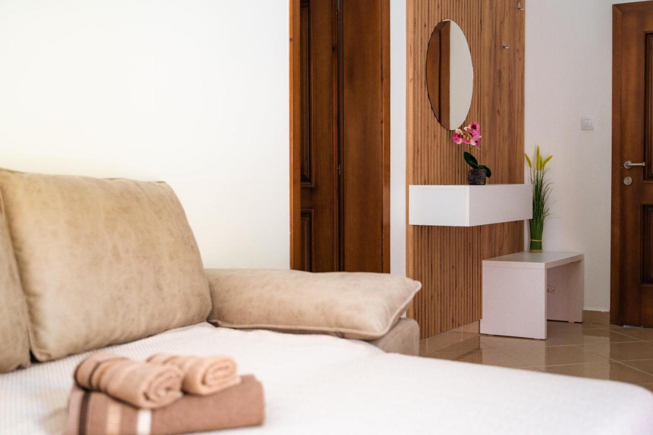 Apartments Villa Egzon อุลซิน ภายนอก รูปภาพ
